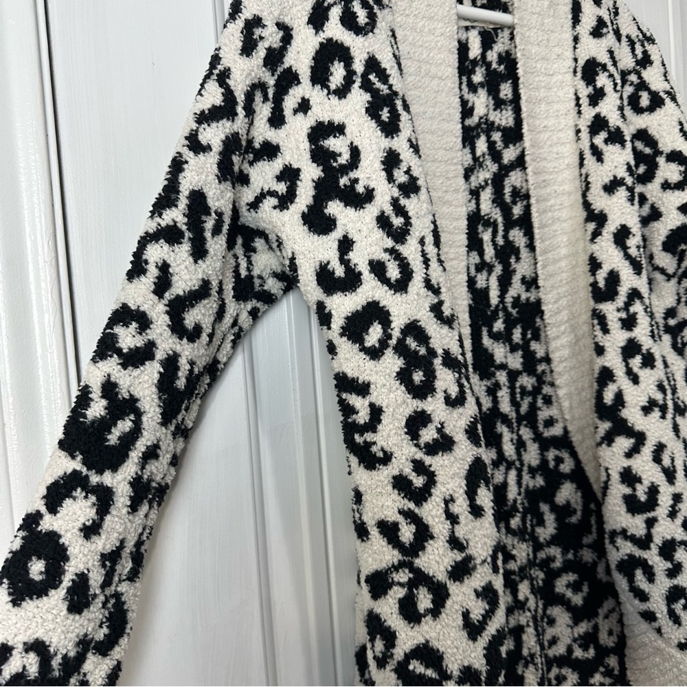 UGG Black and White leopard Print open front Cardigan with pockets size medium - Picture 3 of 8